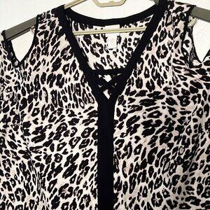 Chicos Leopard Print Cold Shoulder Top Size 3 (US 16/18 XL) Lightweight Stylish